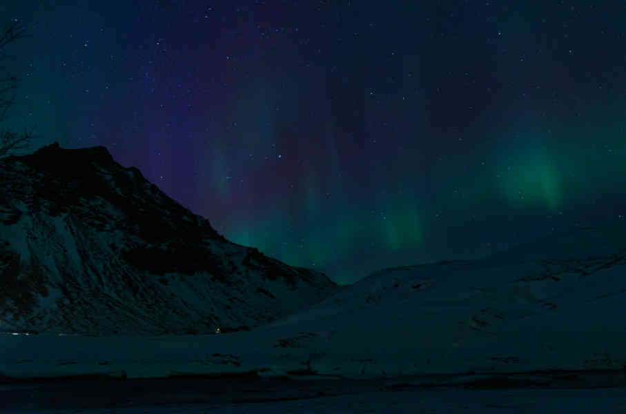 Islandia 110 - Aurora Boreal - catarata de Skógafoss.jpg